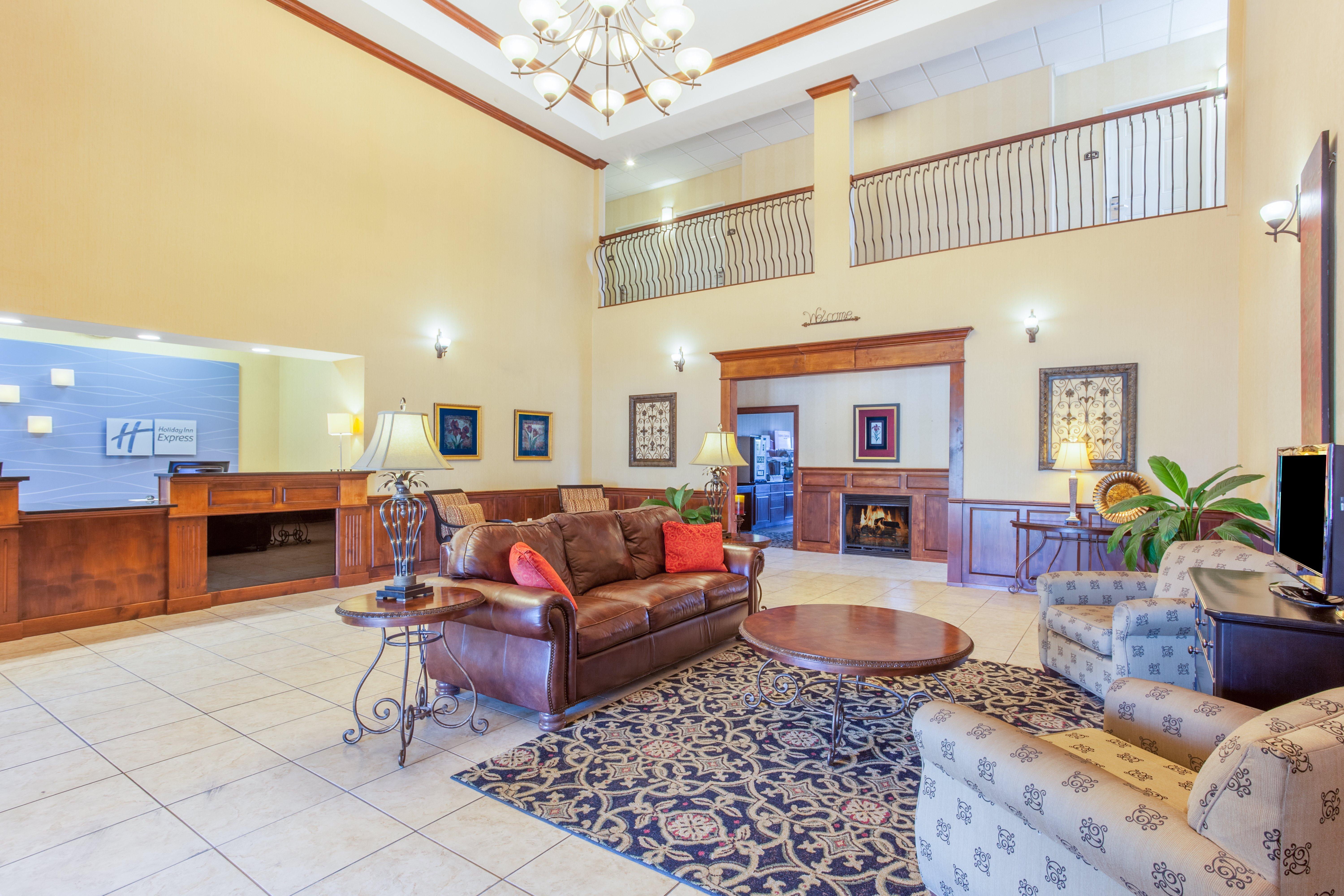 Holiday Inn Express Hotel & Suites Clarksville Buitenkant foto