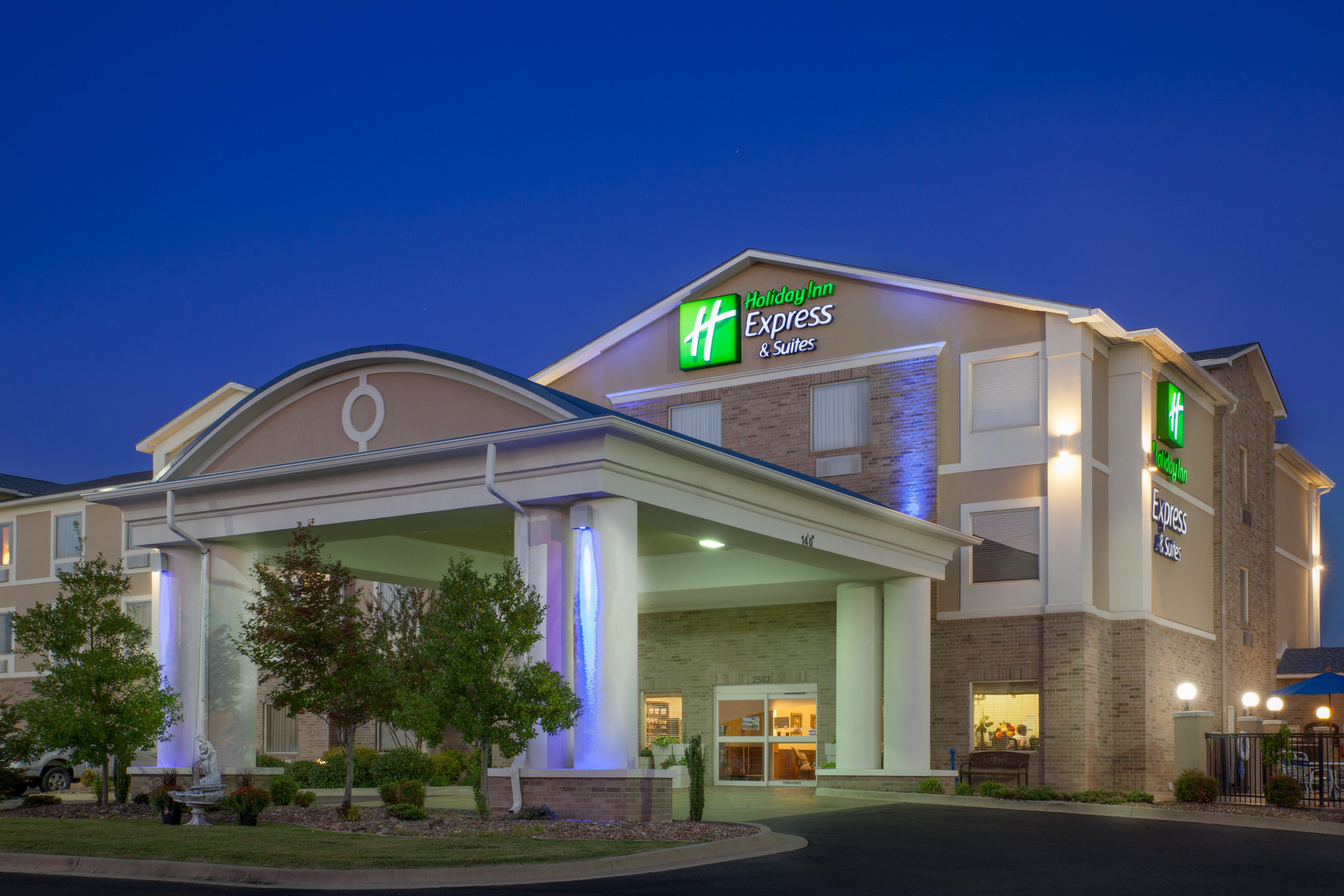 Holiday Inn Express Hotel & Suites Clarksville Buitenkant foto