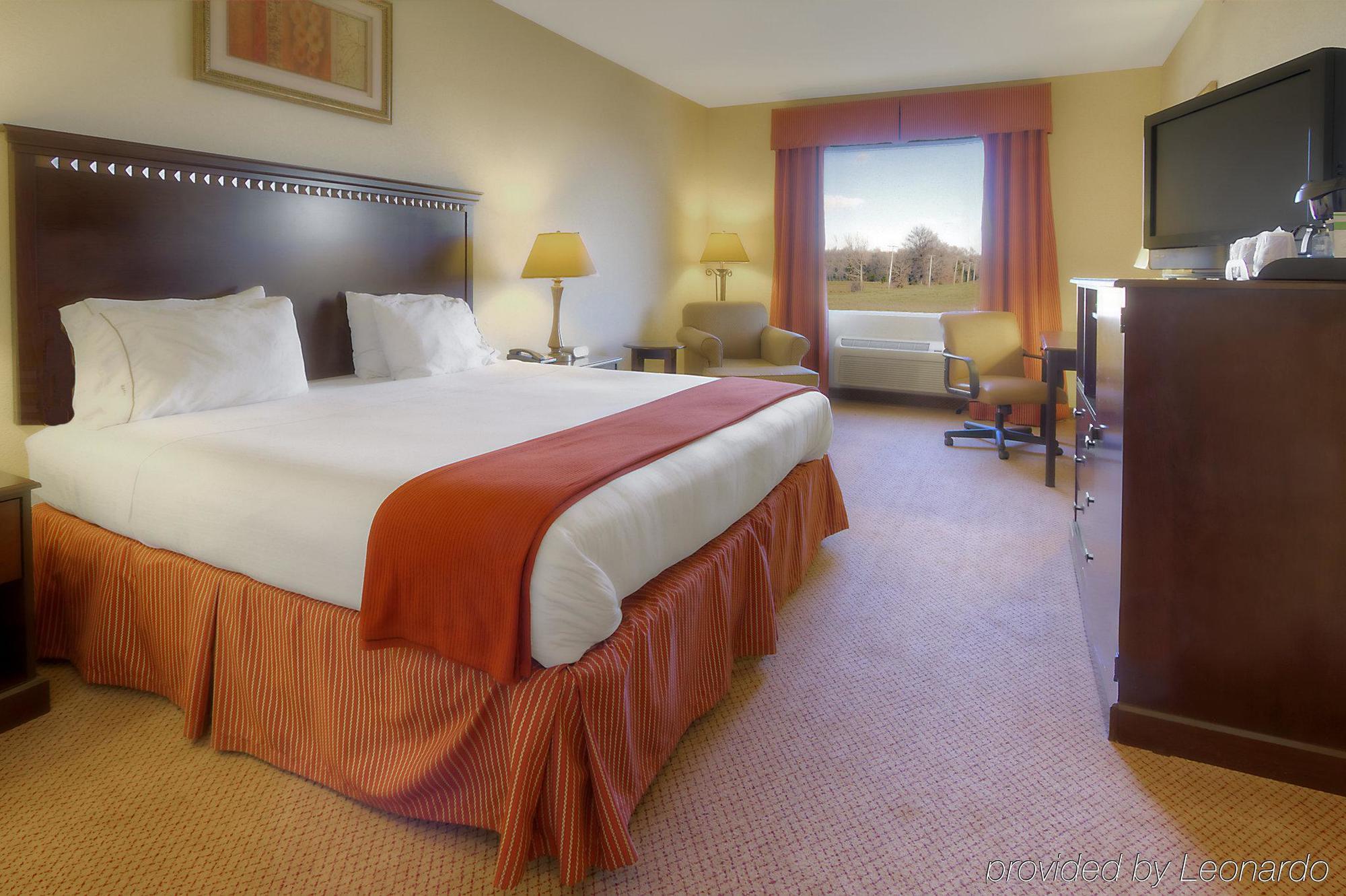 Holiday Inn Express Hotel & Suites Clarksville Buitenkant foto