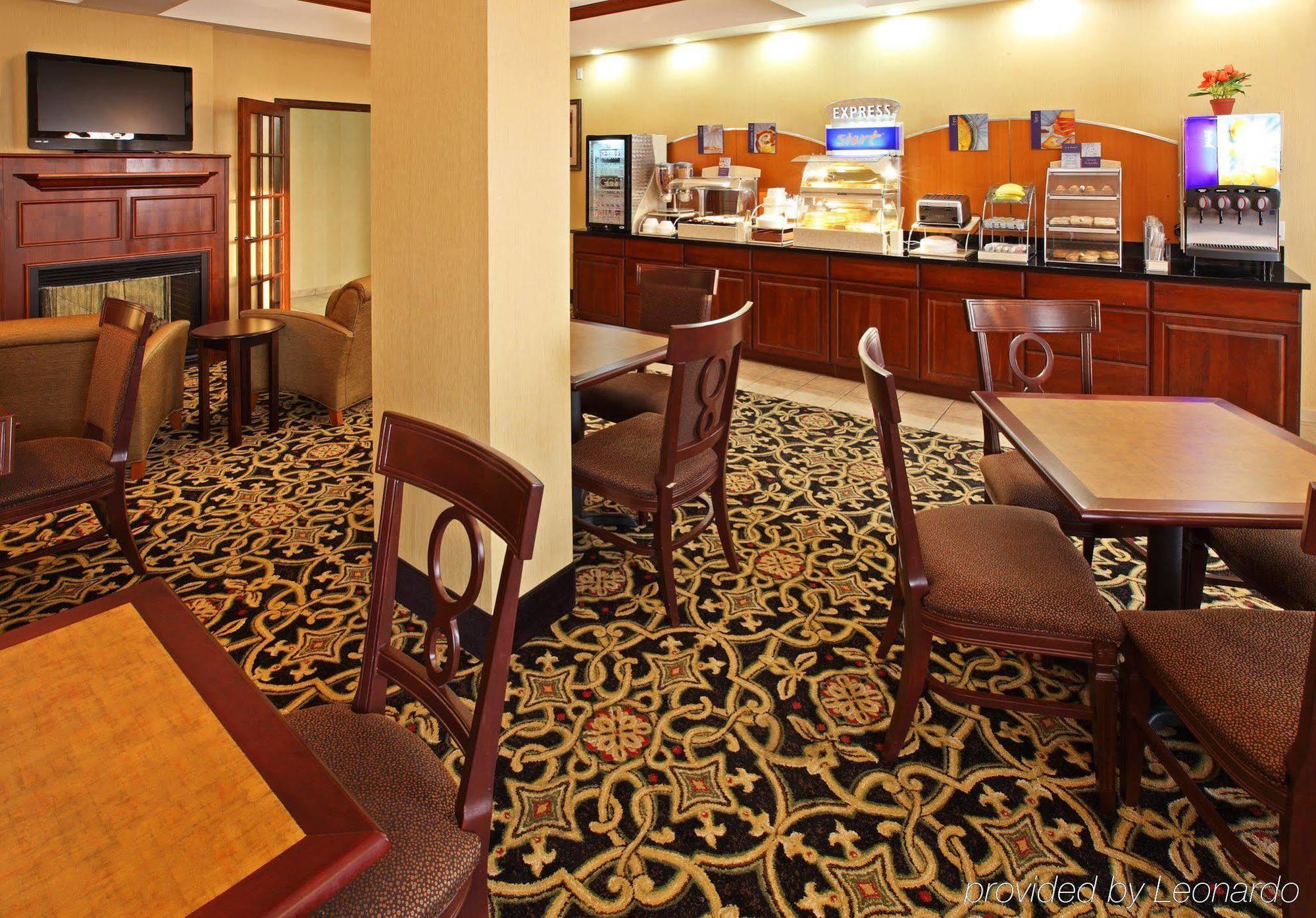 Holiday Inn Express Hotel & Suites Clarksville Buitenkant foto