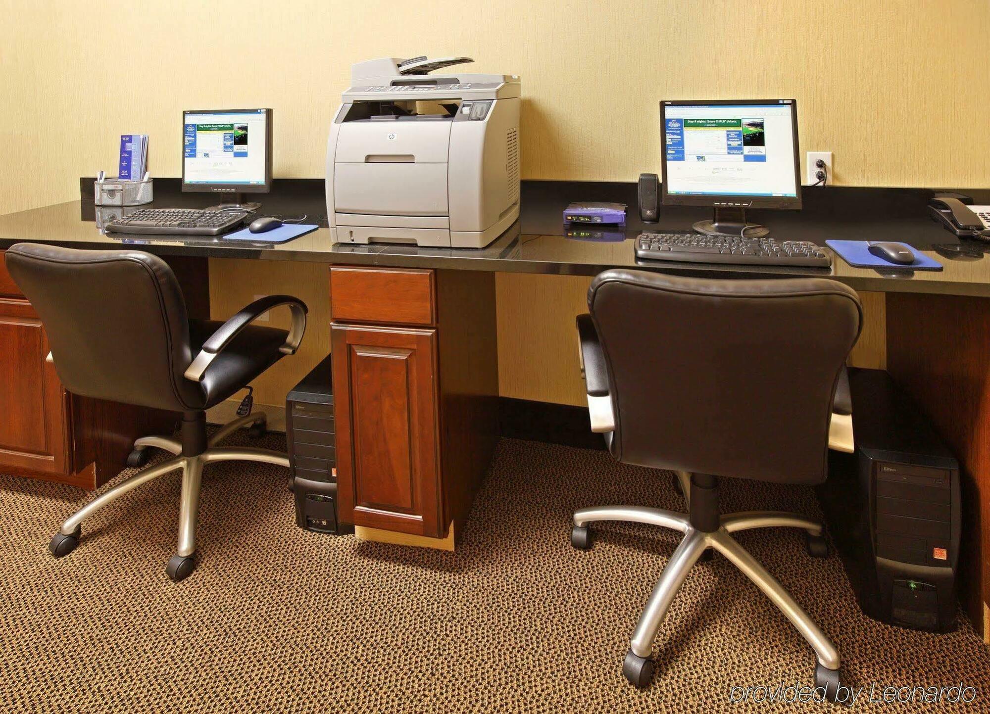 Holiday Inn Express Hotel & Suites Clarksville Buitenkant foto