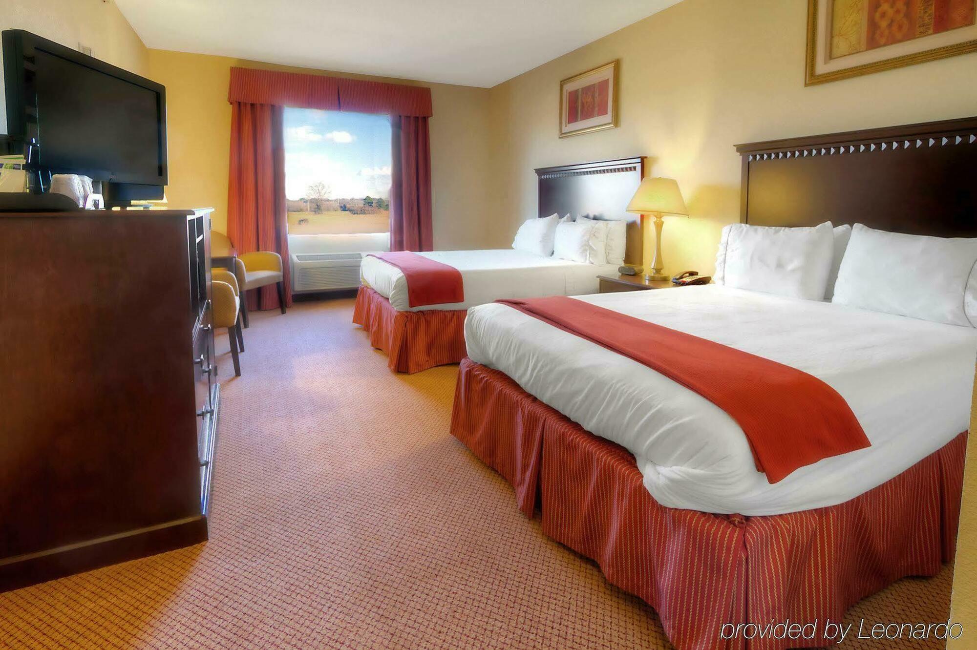Holiday Inn Express Hotel & Suites Clarksville Buitenkant foto