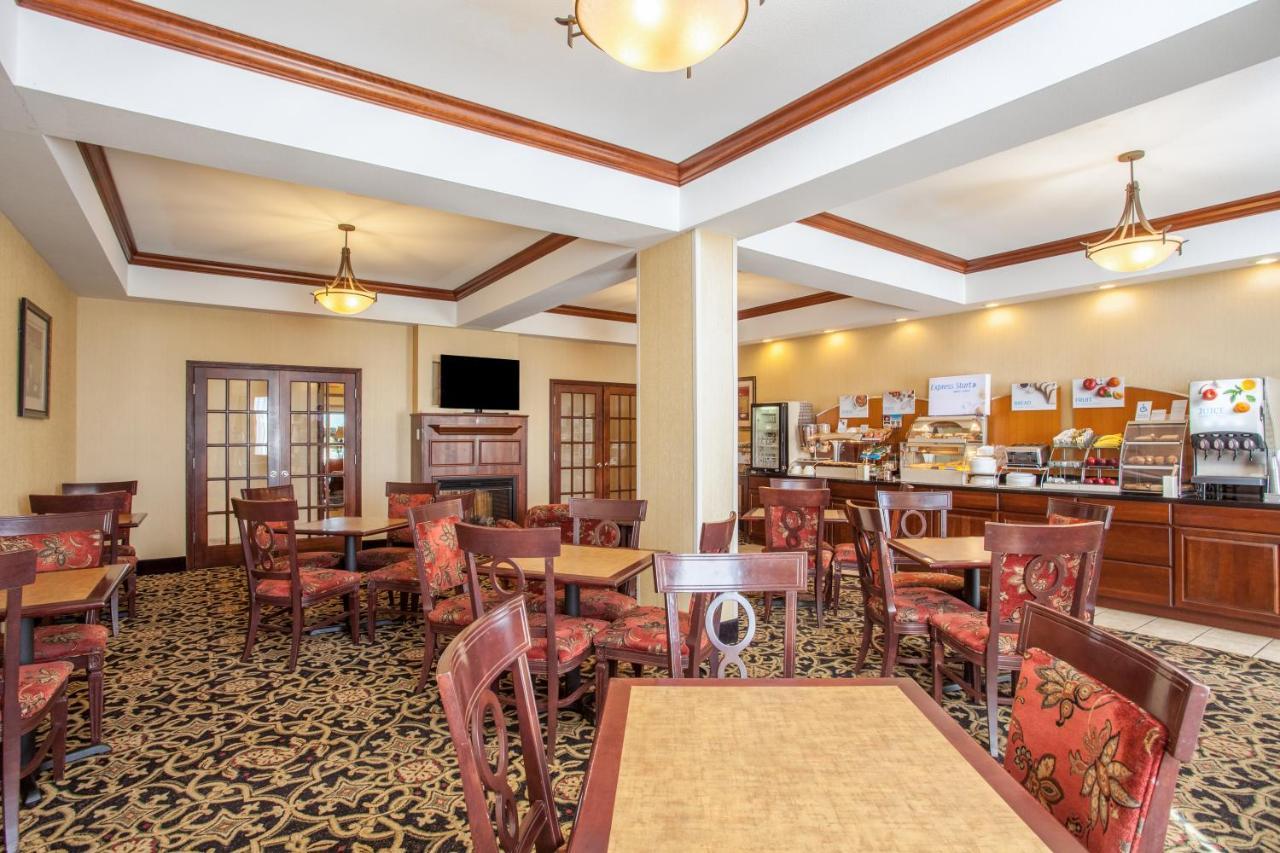 Holiday Inn Express Hotel & Suites Clarksville Buitenkant foto